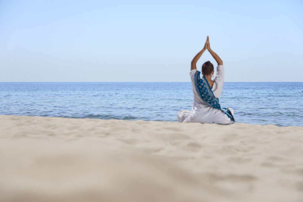 Vinyasa yoga che cos'è e perché fa bene alla salute di corpo e mente