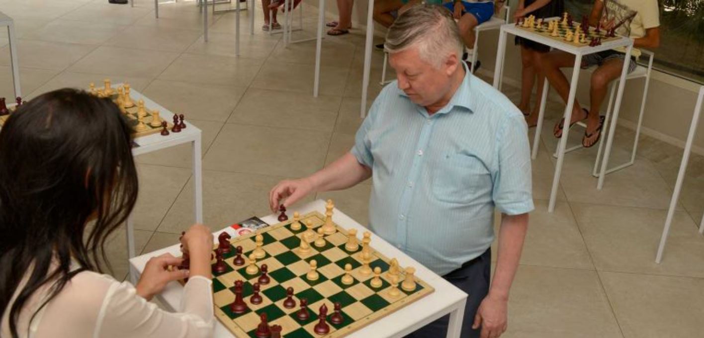 FIDE and Anatoly Karpov give master-class to young players on