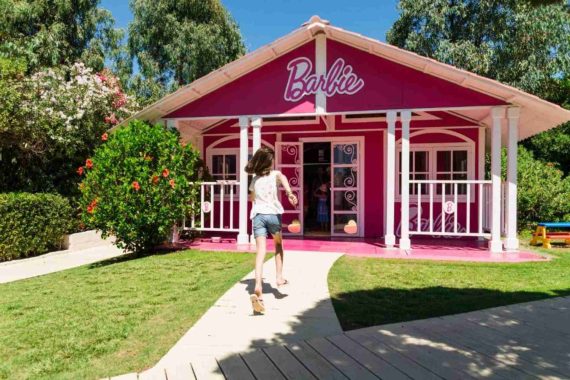 Barbie: tra live action, musica e collaborazione con il Forte Village Resort