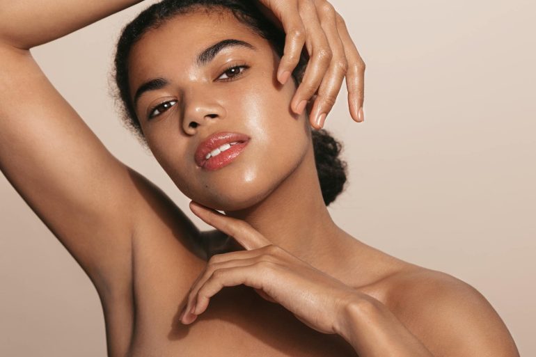 Beauty routine viso: 10 consigli per una pelle sana e luminosa