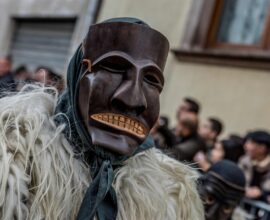 Maschere Carnevale e dolci tradizionali: un viaggio tra tradizioni e sapori della Sardegna