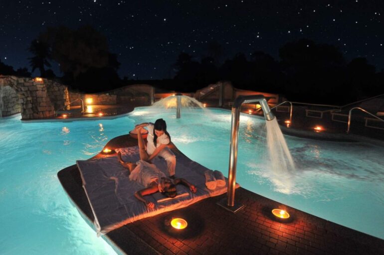 Benessere sotto le stelle: talassoterapia e Spa by Night al Forte Village Resort