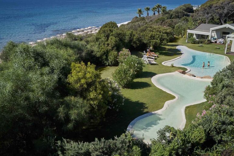 Ville di lusso: vacanze da sogno tra mare, relax e privacy in Sardegna